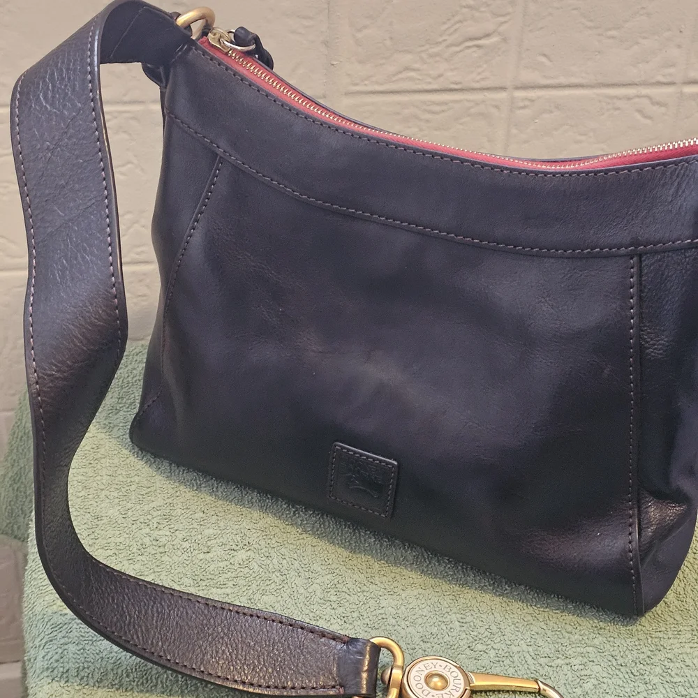 Dooney & Bourke Florentine Black Leather Bag with Unique Shoulder Strap - Picture 5 of 16